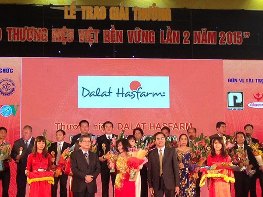 Dalat Hasfarm Vinh Dự Nhận Giải Thưởng “100 thương hiệu bền vững tại Việt Nam” năm 2015