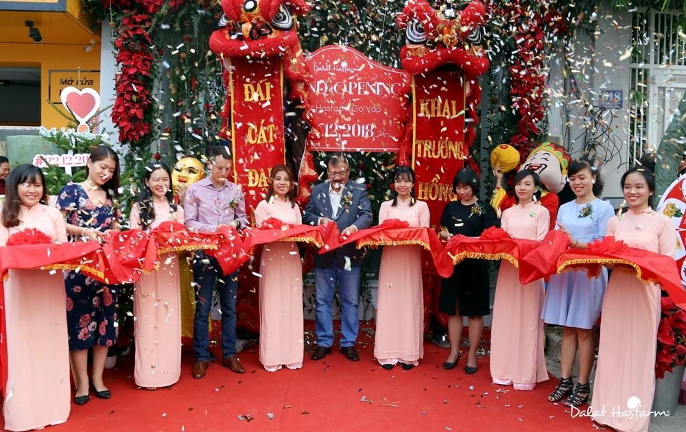 Khai trương cửa hàng hoa tươi Dalat Hasfarm đầu tiên tại Gò Vấp